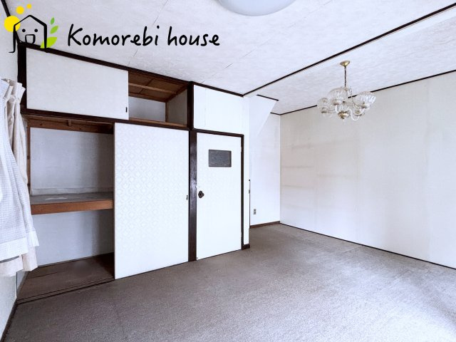 比企郡川島町上伊草　中古一戸建ての居間・リビング|収納もあるのでお部屋がすっきりします