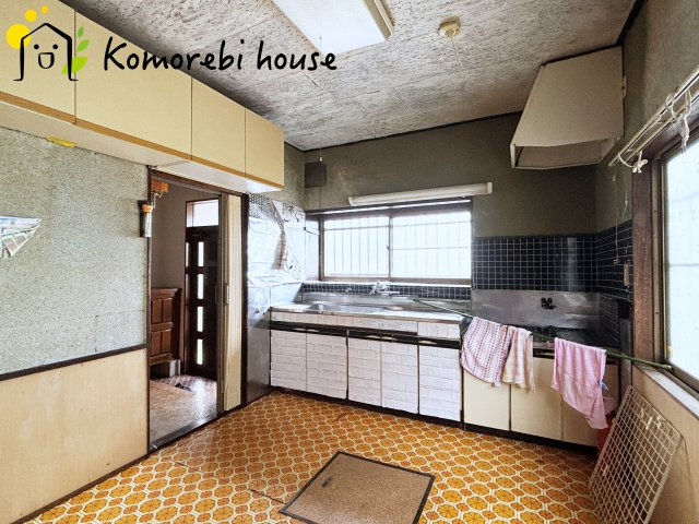 比企郡川島町上伊草　中古一戸建てのキッチン|テーブルを置いてすぐに料理を食べれる空間にしてもいいですね