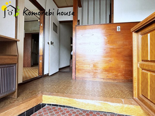 比企郡川島町上伊草　中古一戸建ての玄関|外側から見た玄関