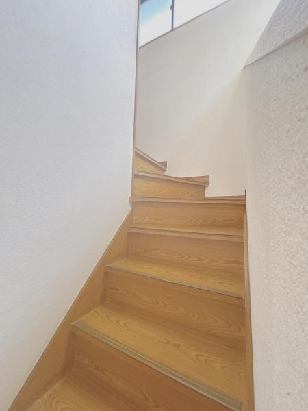富士宮市淀師の中古一戸建|【現況販売】階段