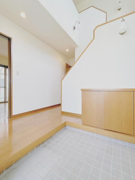 富士市中丸の中古一戸建|【現況販売】玄関（内観）