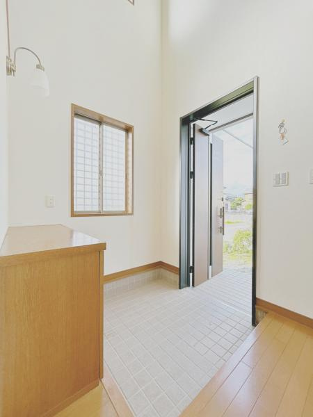 富士市中丸の中古一戸建|【現況販売】玄関別角度