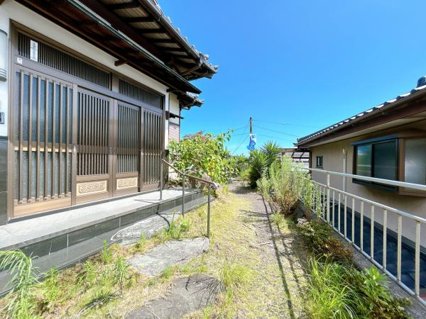 富士市原田の中古一戸建|【現況販売】玄関前庭