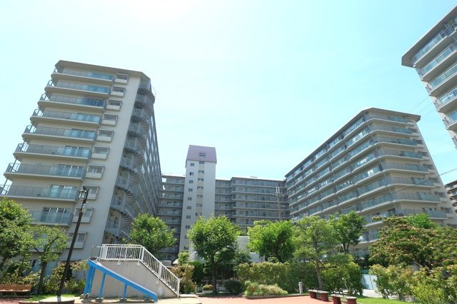 サンハイツ武庫之荘1号棟の外観|総戸数353戸のビックコミュニティ×室内リフォーム済の中古マンションです◎
皆様からのご連絡を心よりお待ちしております。