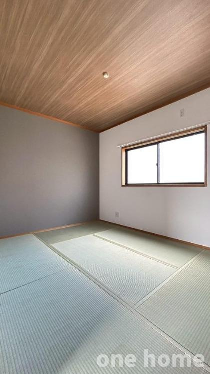 西三国3丁目中古戸建の和室|◆3階約6.0帖和室です！天井にもクロスが施され、落ち着いた雰囲気です！
◆【即日内覧会開催中】土日はもちろん！平日の仕事終わりの内覧も可能です！