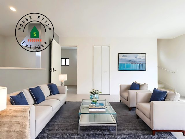 福岡市東区下原2丁目第7-1棟（1号棟）の居間・リビング|明るく開放的なリビングダイニングは豊かな陽光が注ぎ込み、やすらぎの空間を演出してくれます。ご家族で楽しいひとときをお過ごし下さい。※家具はCGを合成したものです。