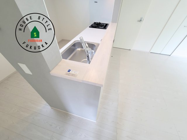 福岡市東区下原2丁目第7-1棟（1号棟）のダイニング|キッチンから立ち込める香りが今日の料理を期待させます。