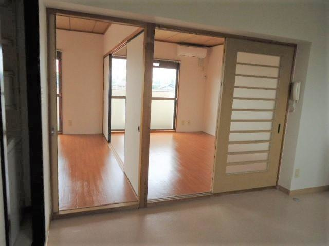 ペルローズBの居間・リビング