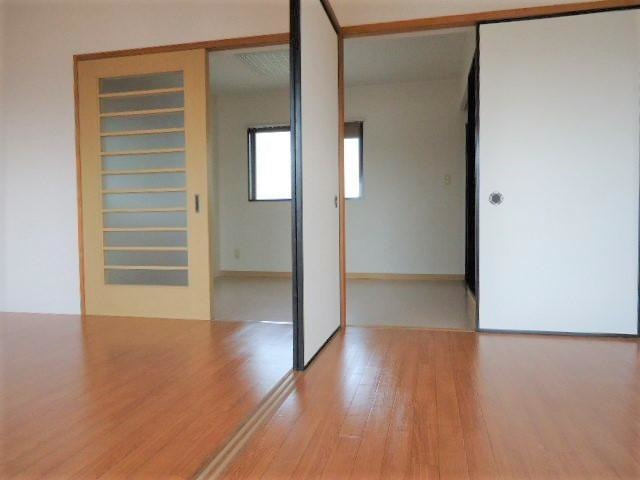 ペルローズBの洋室