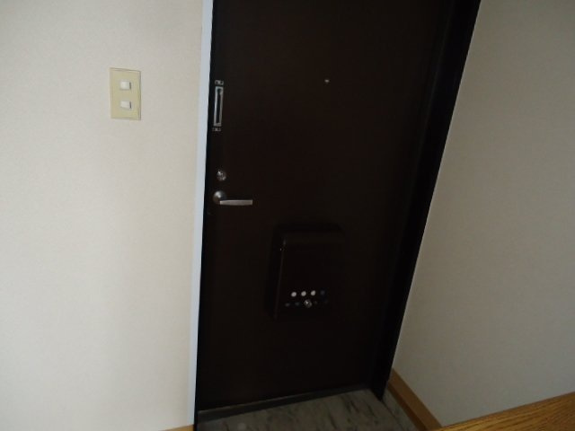 ペルローズBの玄関