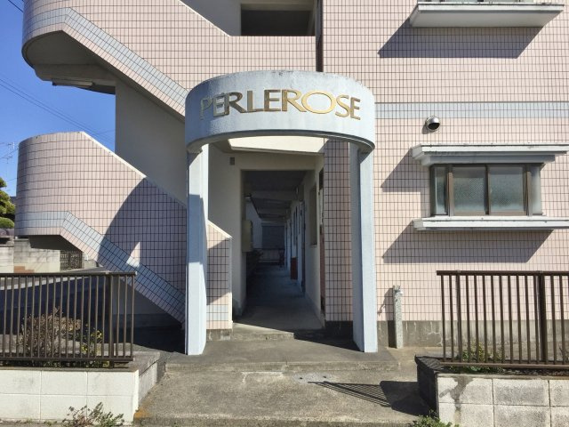 ペルローズBの外観