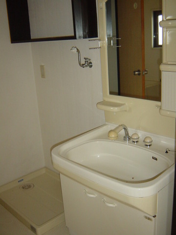 ペルローズBの洗面所