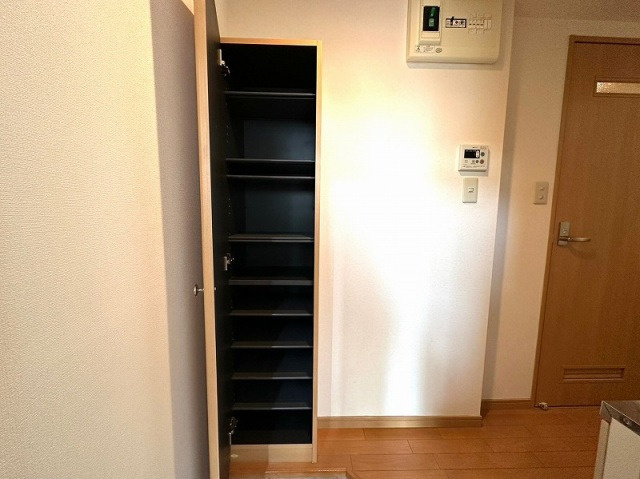 コンフォートベネフィス西新東の収納