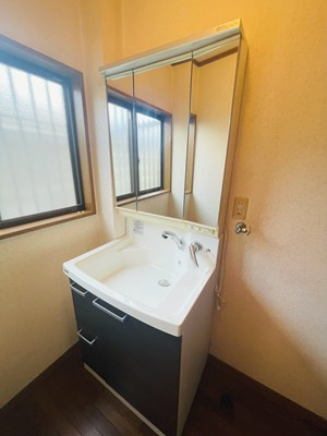 筑後市熊野貸家の洗面所|使いやすい洗面所です