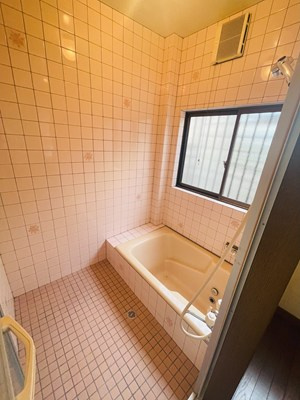 筑後市熊野貸家の浴室|ゆったり過ごせるお風呂です