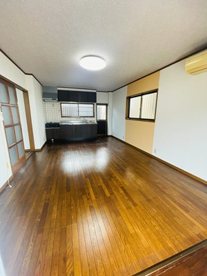 筑後市熊野貸家の居間・リビング|居間です