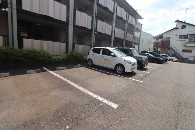 ハイツウエルカムの駐車場