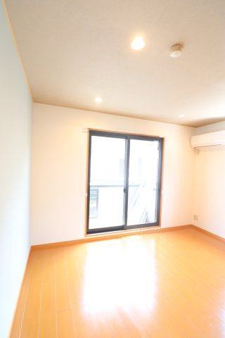 ハイツウエルカムの洋室