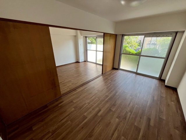 ローズハイツ芦屋の居間・リビング