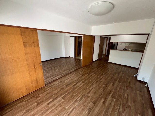 ローズハイツ芦屋の居間・リビング