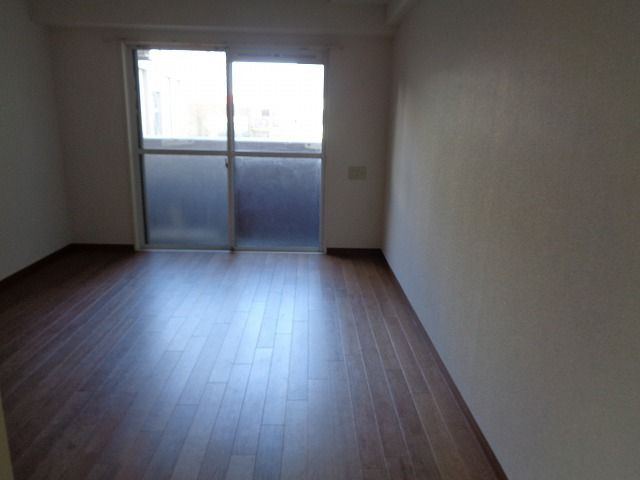 リバティ高砂六番館の居間・リビング