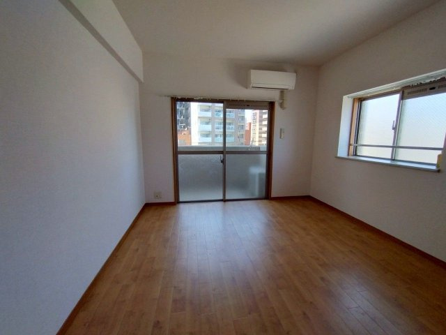 ラフィネスネオシティ平尾の居間・リビング