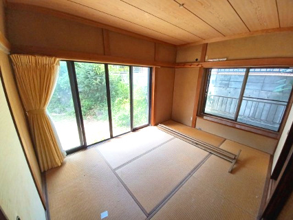 東松山市大谷 中古戸建の和室|１階 和室（６帖）
２面採光で明るい和室です。