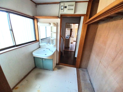 東松山市大谷 中古戸建の独立洗面台