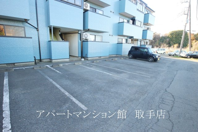 すみれハイツの駐車場