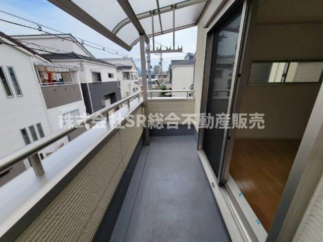 花園西町2丁目中古戸建のバルコニー|陽当たり良好のバルコニーで洗濯物が乾きやすいです♪