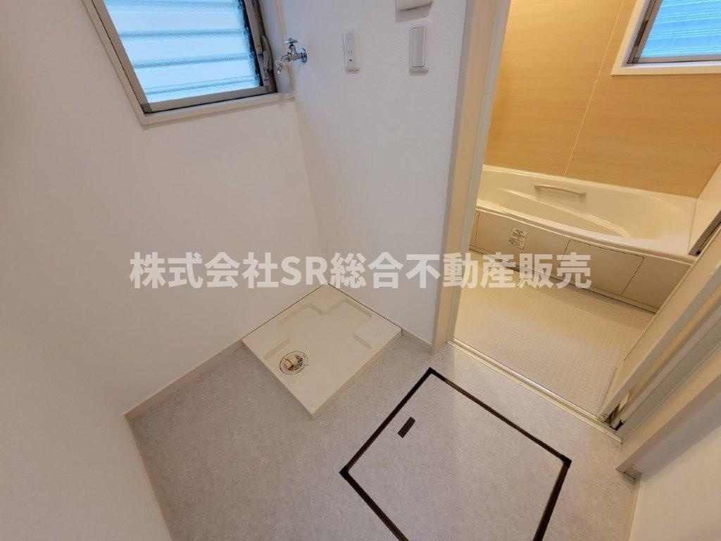 花園西町2丁目中古戸建の脱衣所|室内洗濯機置場もあり広めの脱衣場です！