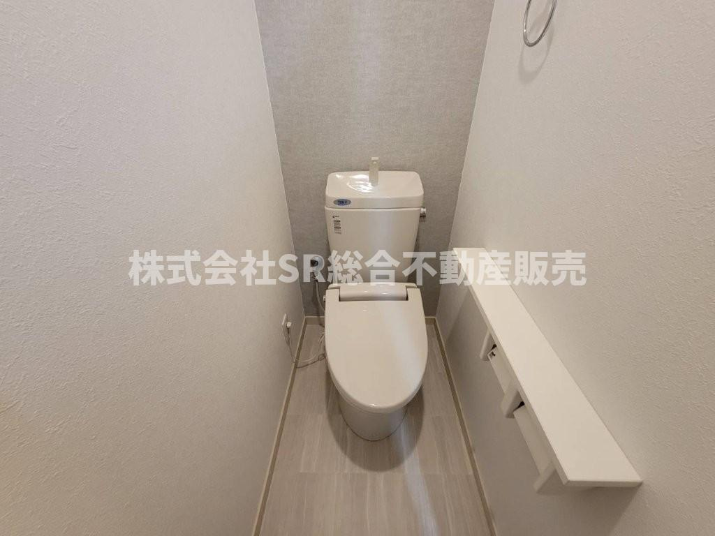 花園西町2丁目中古戸建のトイレ|トイレは2か所にあり朝の身支度がスムーズに行えます！