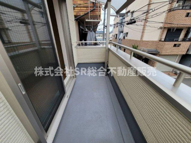 花園西町2丁目中古戸建のバルコニー|暖かな日差しのふりそそぐバルコニー