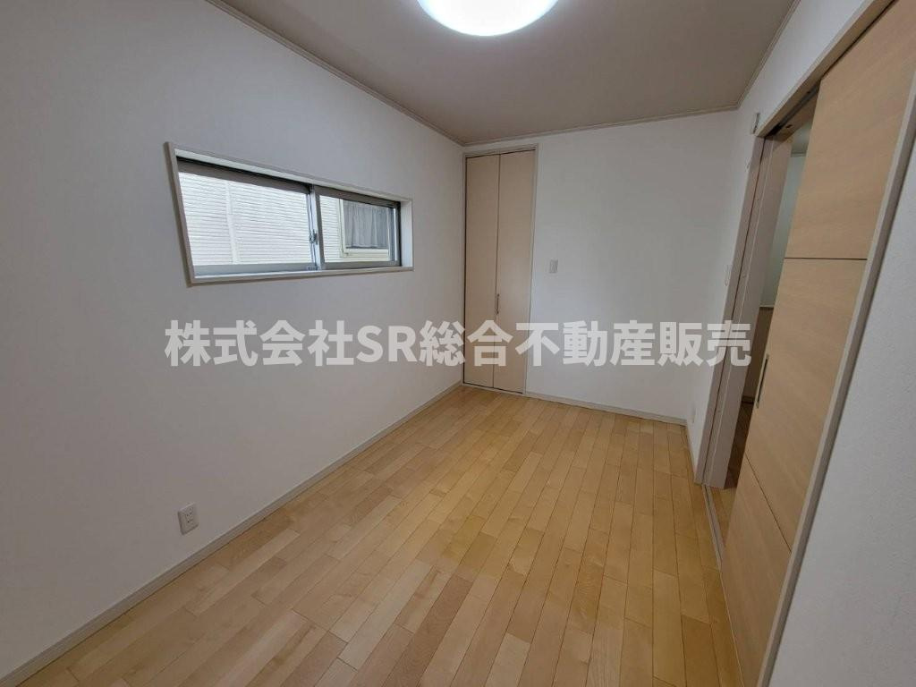 花園西町2丁目中古戸建の洋室|明るい洋室です