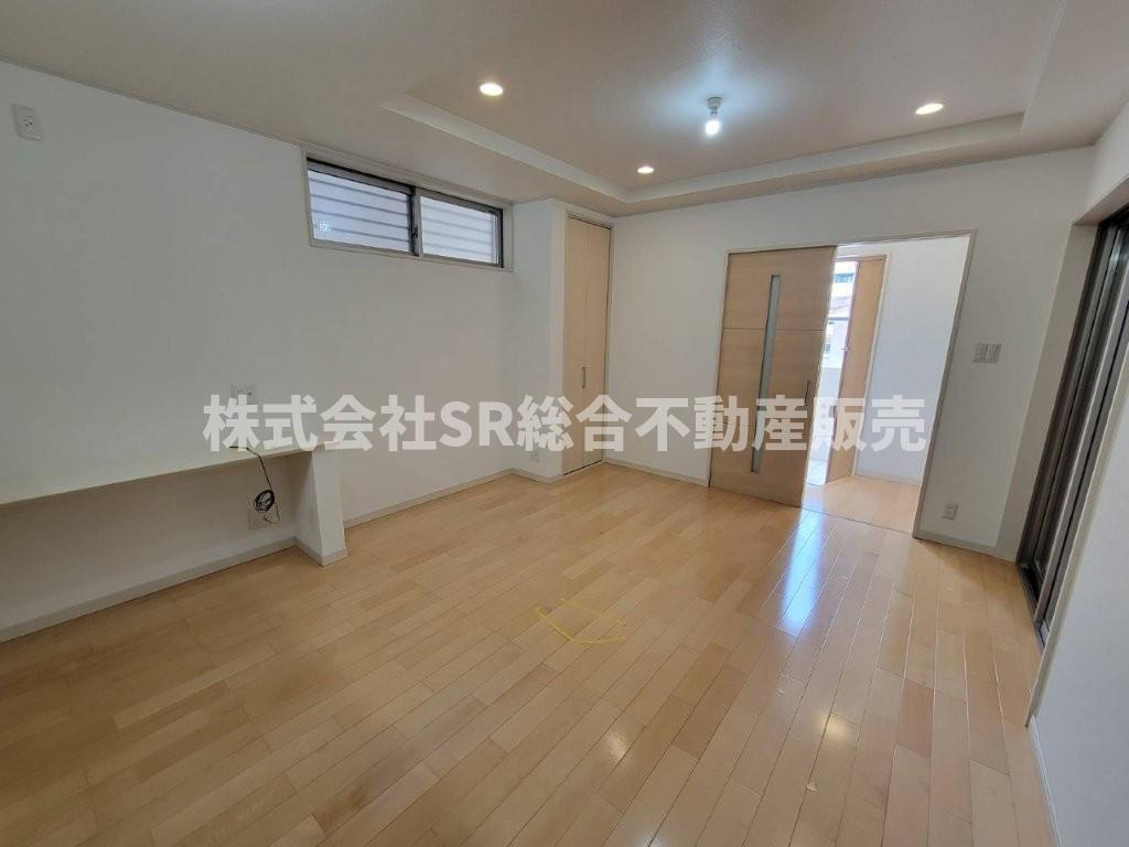 花園西町2丁目中古戸建の居間・リビング|ゆったりとしたリビングです