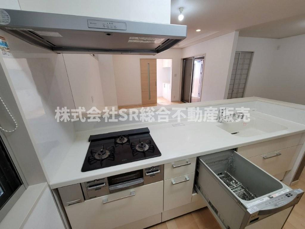 花園西町2丁目中古戸建のキッチン|あると嬉しい食洗機も付いてます！