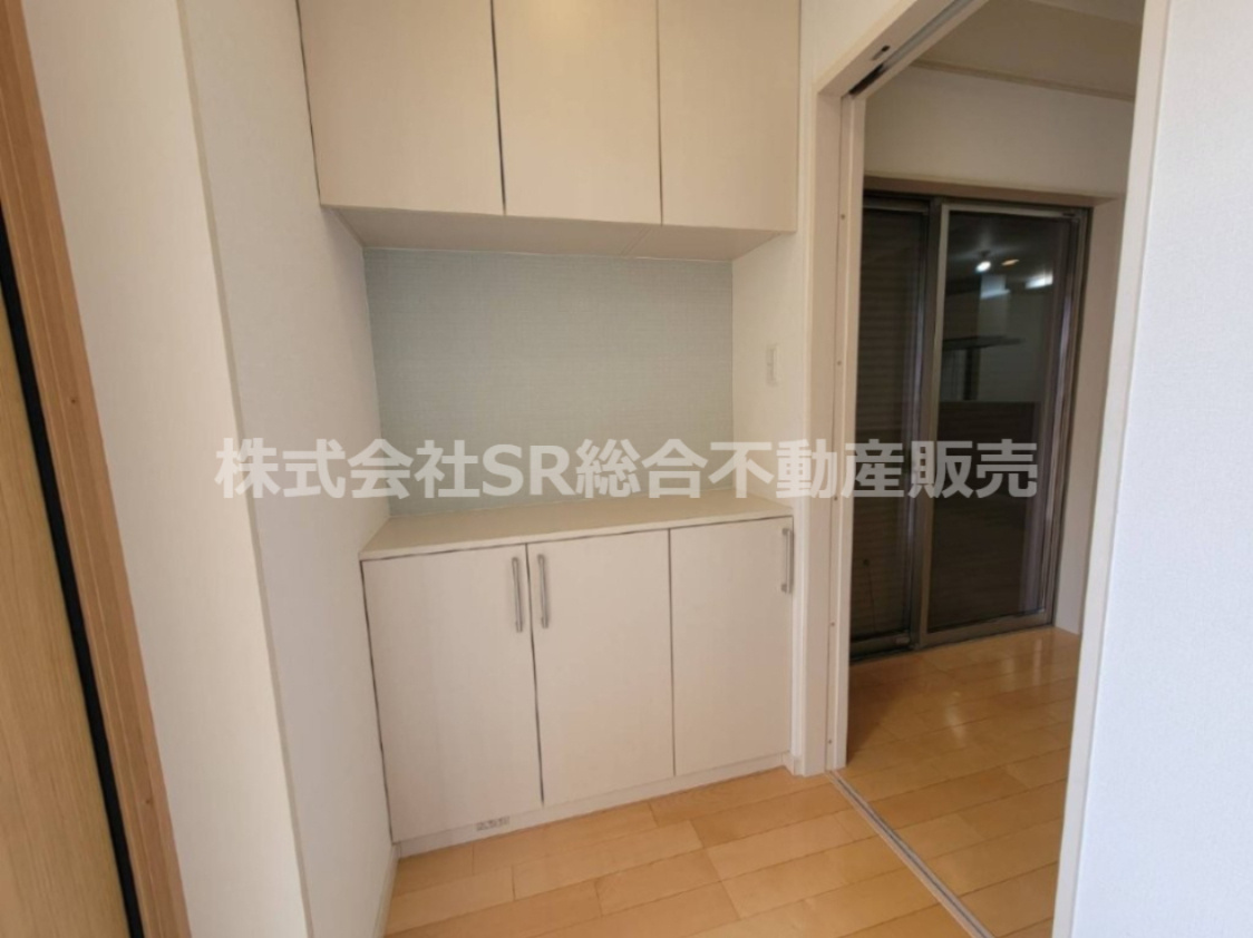 花園西町2丁目中古戸建の玄関|シューズボックスもございます！