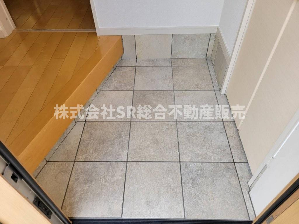 花園西町2丁目中古戸建の玄関|玄関広めです！
