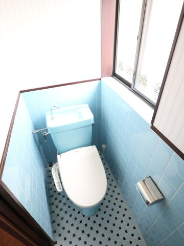 郷曽中古戸建のトイレ|温水洗浄便座付