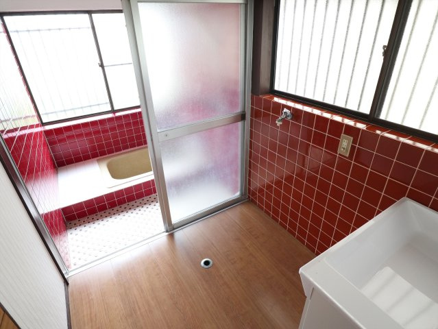 郷曽中古戸建の洗面所|室内洗濯機置き場