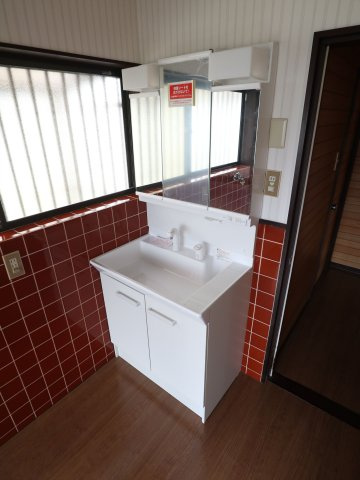 郷曽中古戸建の独立洗面台
