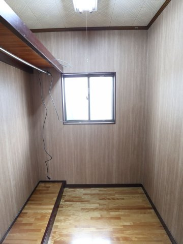 郷曽中古戸建の収納|1階納戸
