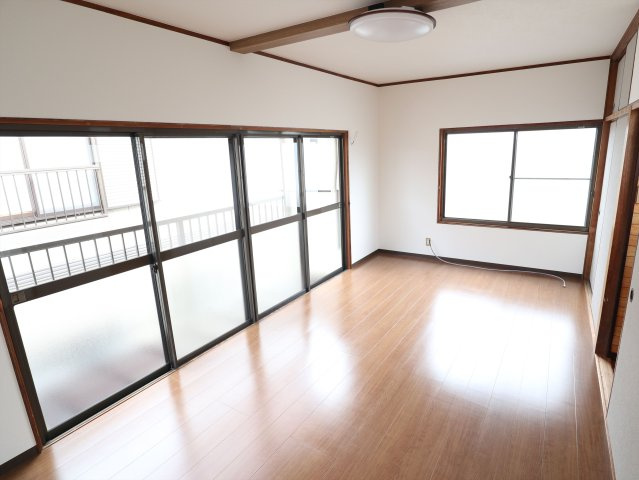 郷曽中古戸建の洋室|2階洋室