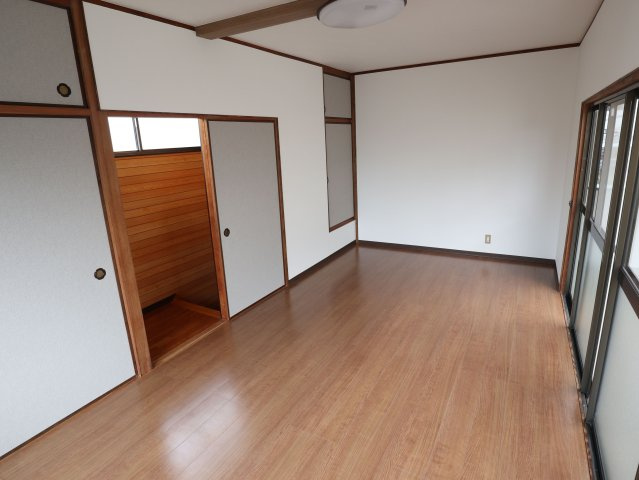 郷曽中古戸建の洋室