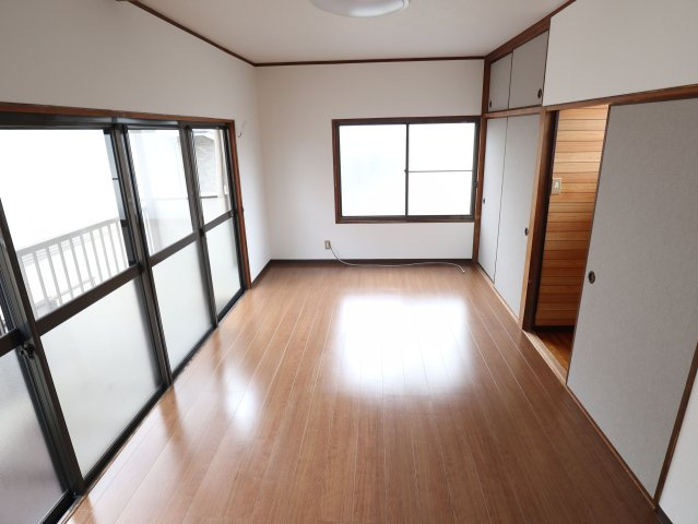 郷曽中古戸建の洋室