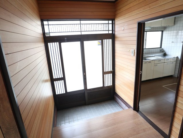 郷曽中古戸建の玄関