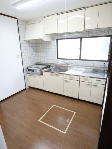 郷曽中古戸建のキッチン