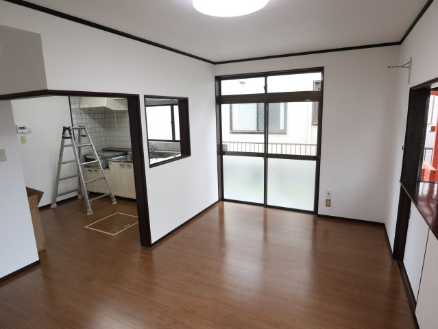 郷曽中古戸建の居間・リビング