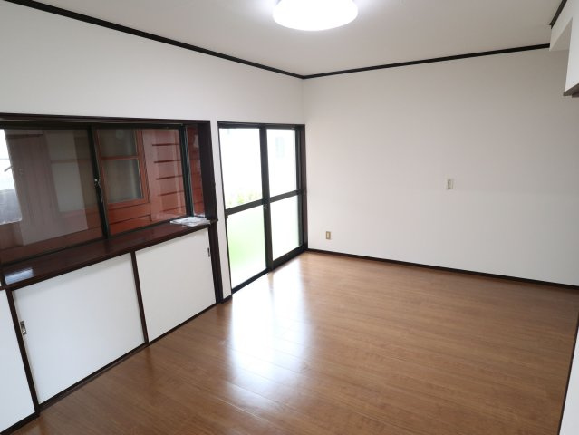 郷曽中古戸建の居間・リビング