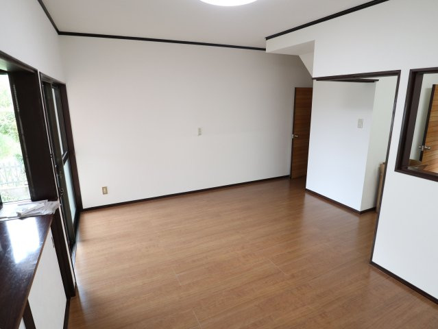 郷曽中古戸建の居間・リビング